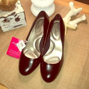 NWT Dexflex Comfort Payless Pumps